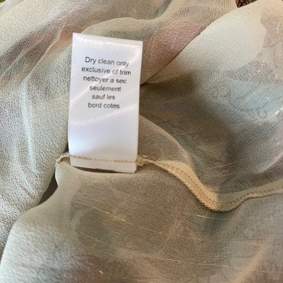 Nanette Lepore Beaded Neckline w/ Keyhole design & Silk & Metallic Fabric Size 2 - Picture 10 of 10